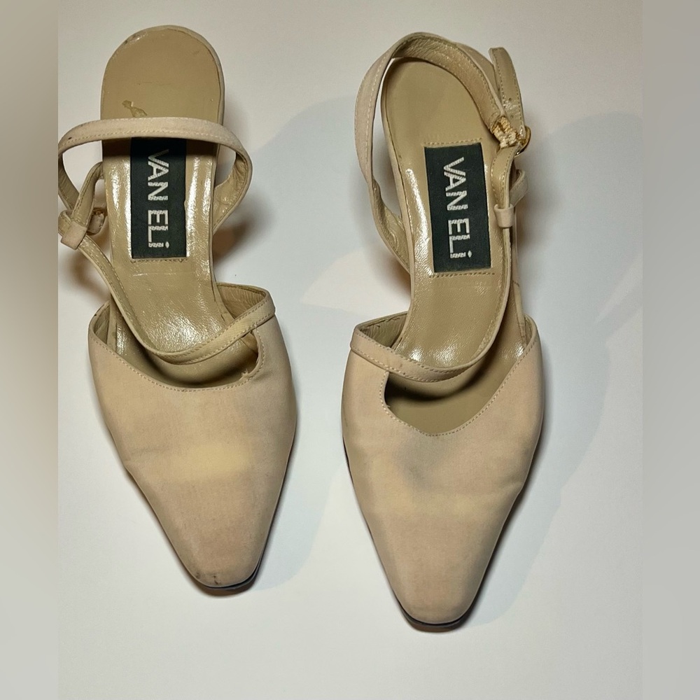 Vaneli Girl's Dress Shoes, Closed Toe, size 4, beige